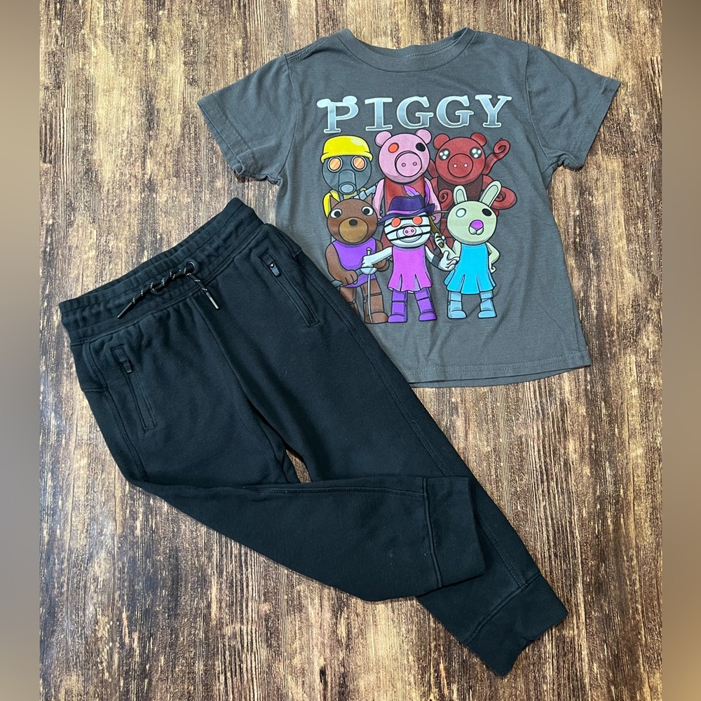 Gray Piggy Graphic T-Shirt and Black Joggers Set